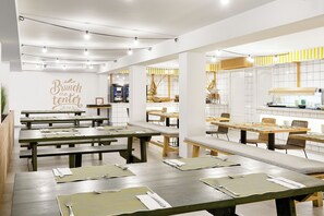 Free daily buffet breakfast  - tent Capi Playa (Palma de Mallorca)