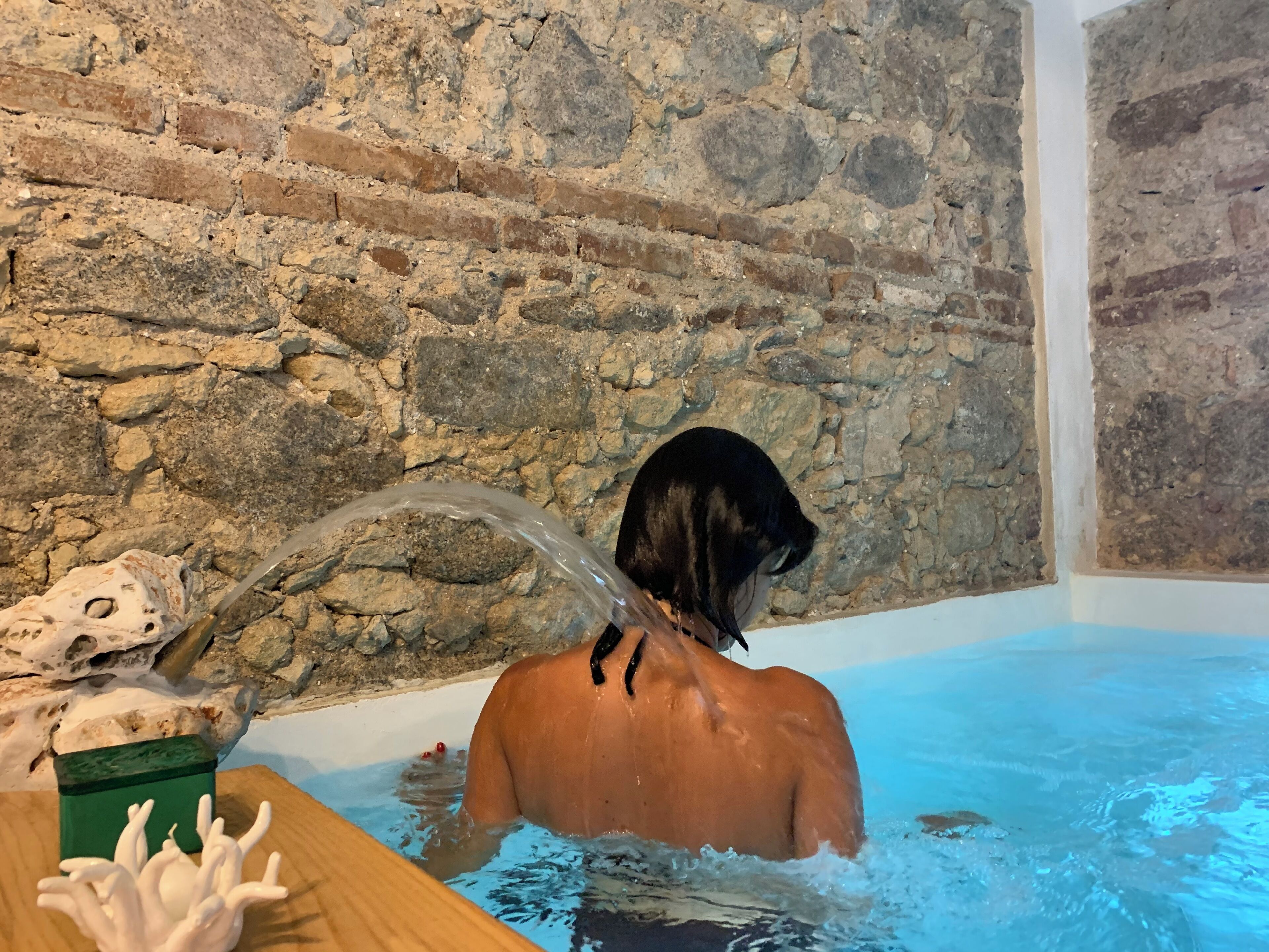 Parihoitohuone(ita), vartalohoitoja, urheiluhierontaa