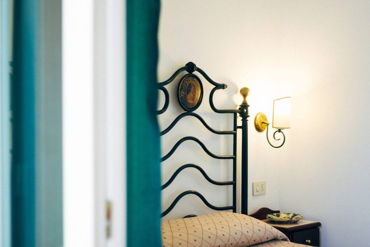 Dobbeltrom – deluxe, terrasse, sjøutsikt | Sengetøy av topp kvalitet, dundyner, memory foam-senger og minibar
