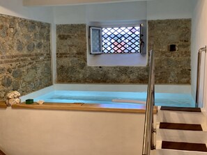 Indoor pool, sun loungers - Villino Eleonora & Spa (Parghelia)