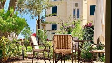 高級寢具、羽絨被、記憶床墊、迷你吧