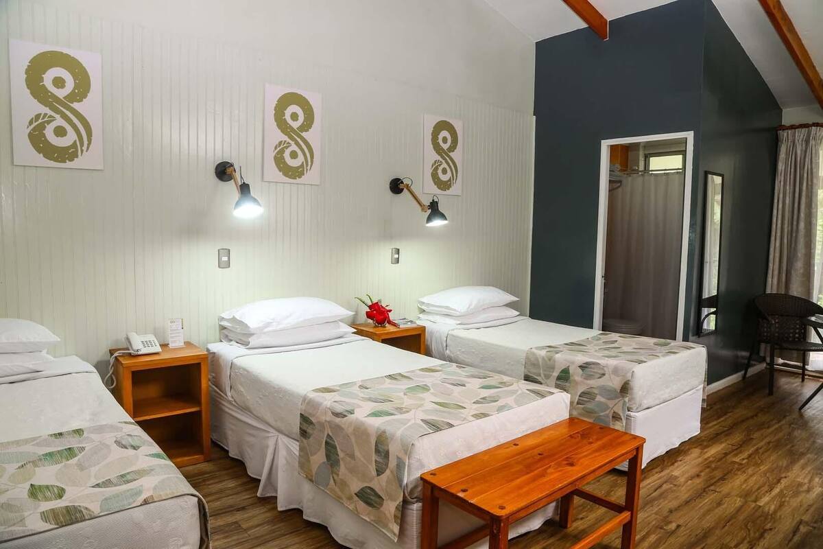 Frigobar, cofres nos quartos, escrivaninha, Wi-Fi (sobretaxa)