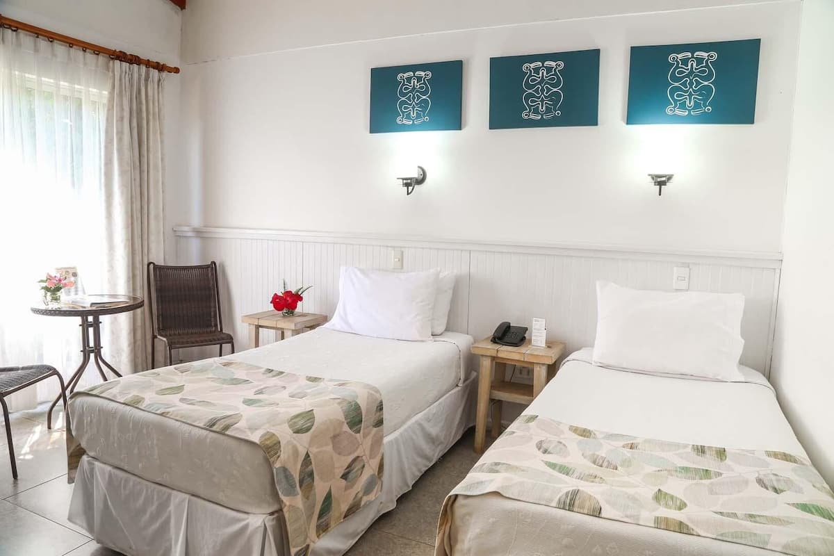 Frigobar, cofres nos quartos, escrivaninha, Wi-Fi (sobretaxa)