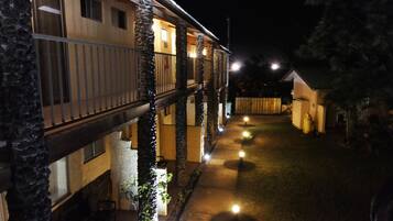 Façade de lâhĂ©bergement - soirĂ©e/nuit