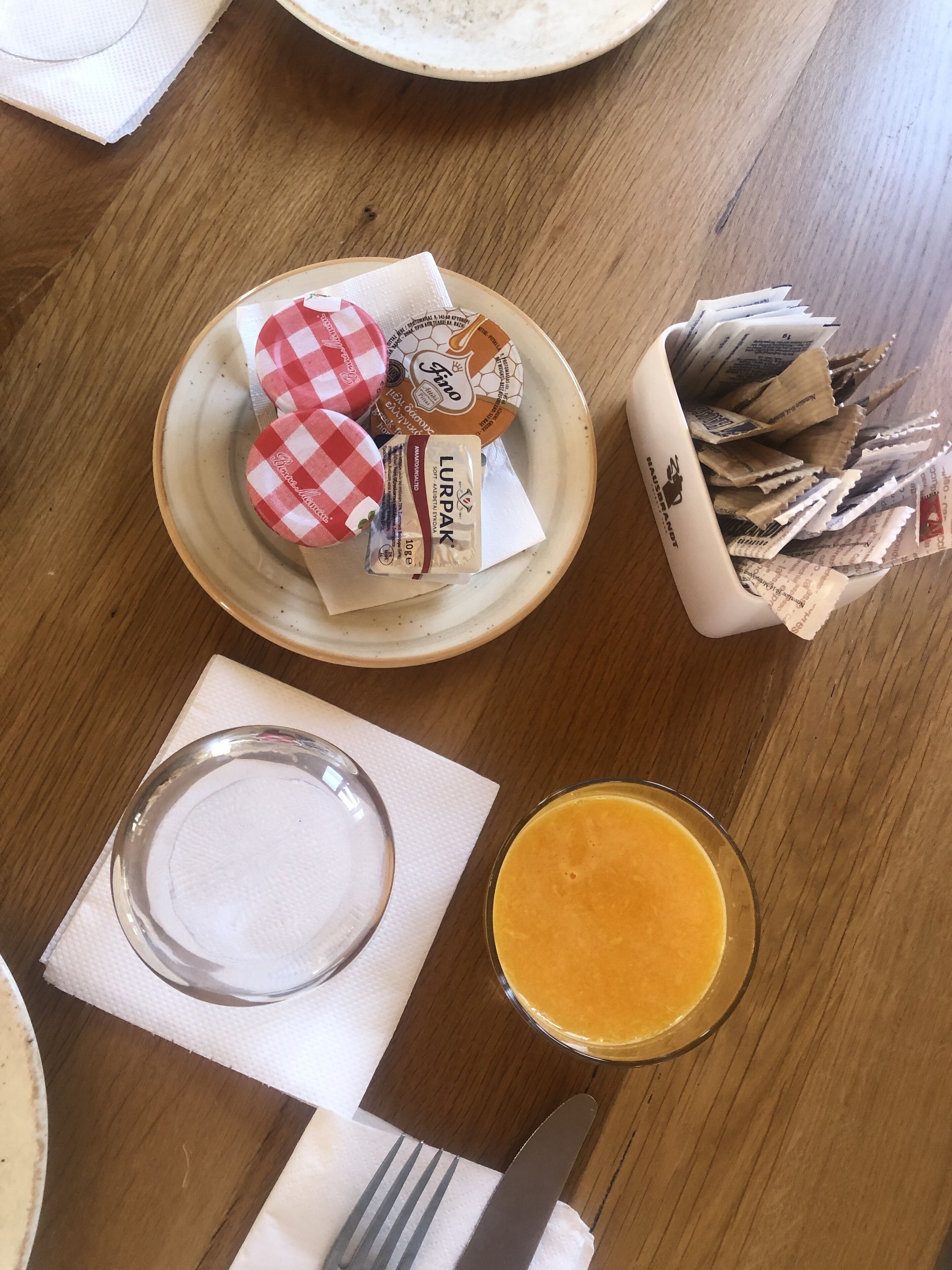 free buffet breakfast