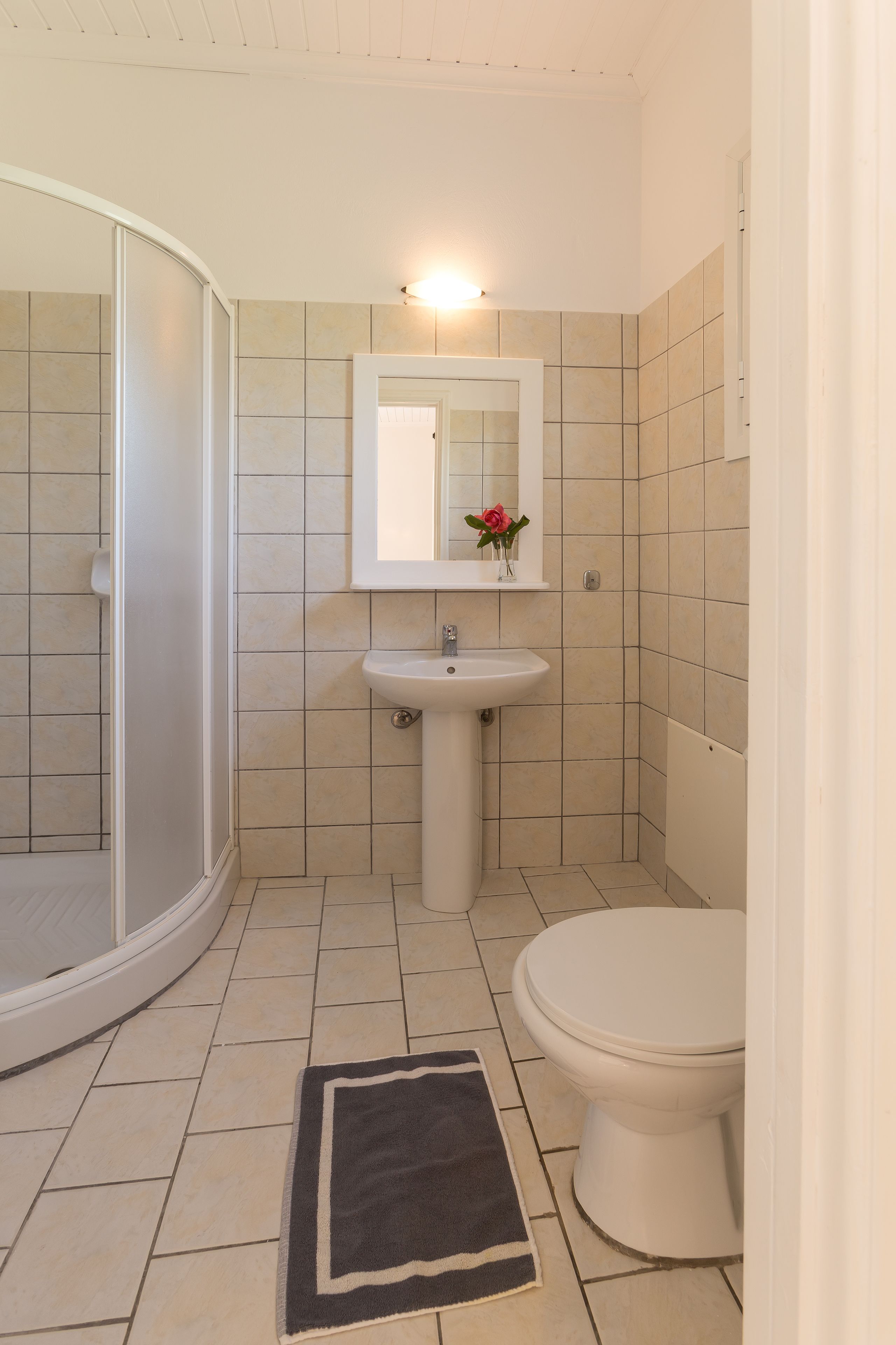 studio (for 2) | bathroom | shower, towels