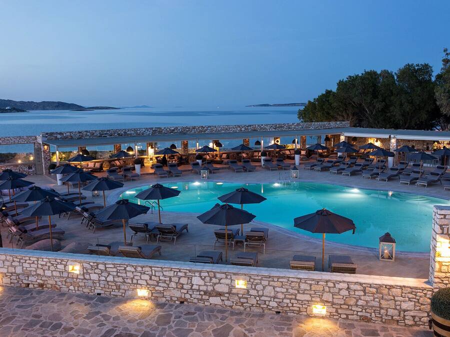 Seasonal outdoor pool, free pool cabanas, pool umbrellas