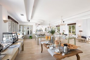 Dagelijks ontbijtbuffet (EUR 20 per persoon)