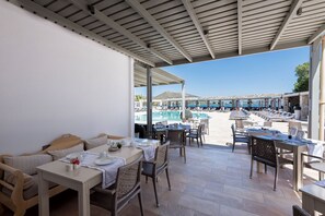 Daily buffet breakfast (EUR 20 per person) - Saint Andrea Sea Side Resort - Adults Only (Paros)