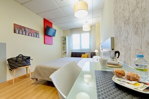 Double Room | In-room safe, desk, soundproofing, free WiFi