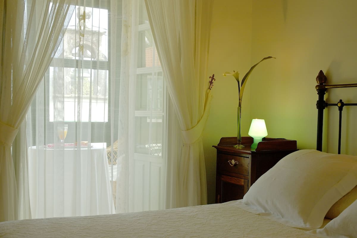 Premium bedding, free cots/infant beds, rollaway beds, free WiFi