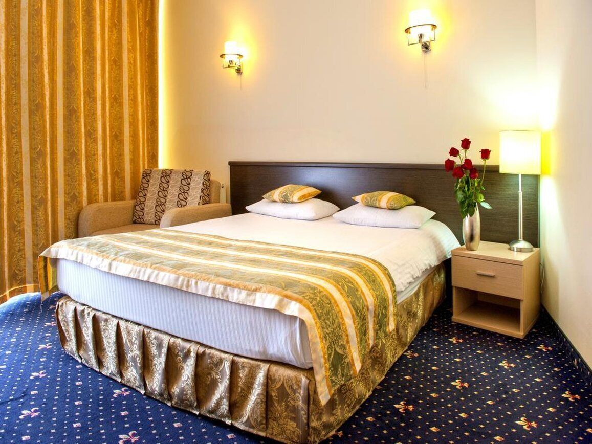 Photo - Manhattan Hotel & Restaurant