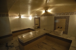Couples treatment room(s), Turkish bath/hammam, aromatherapy, massages
