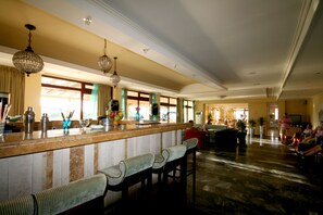 2 bars/lounges, poolside bar