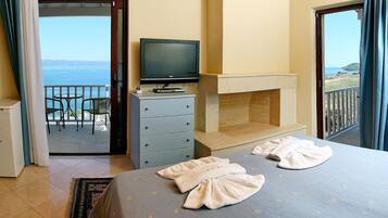 Egyptian cotton sheets, hypo-allergenic bedding, minibar