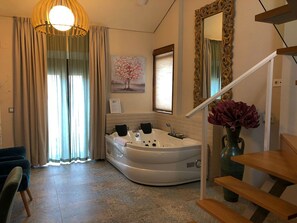 Duplex Jacuzzi | Bồn tắm spa riêng