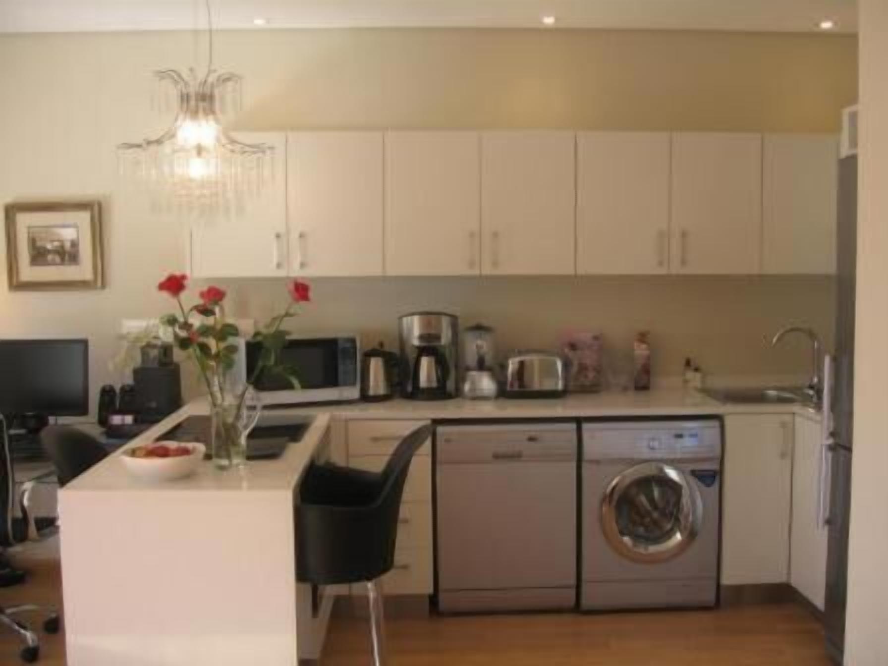 Cottage (Self Catering) | Private kitchen | Full-size fridge, microwave, oven, stovetop