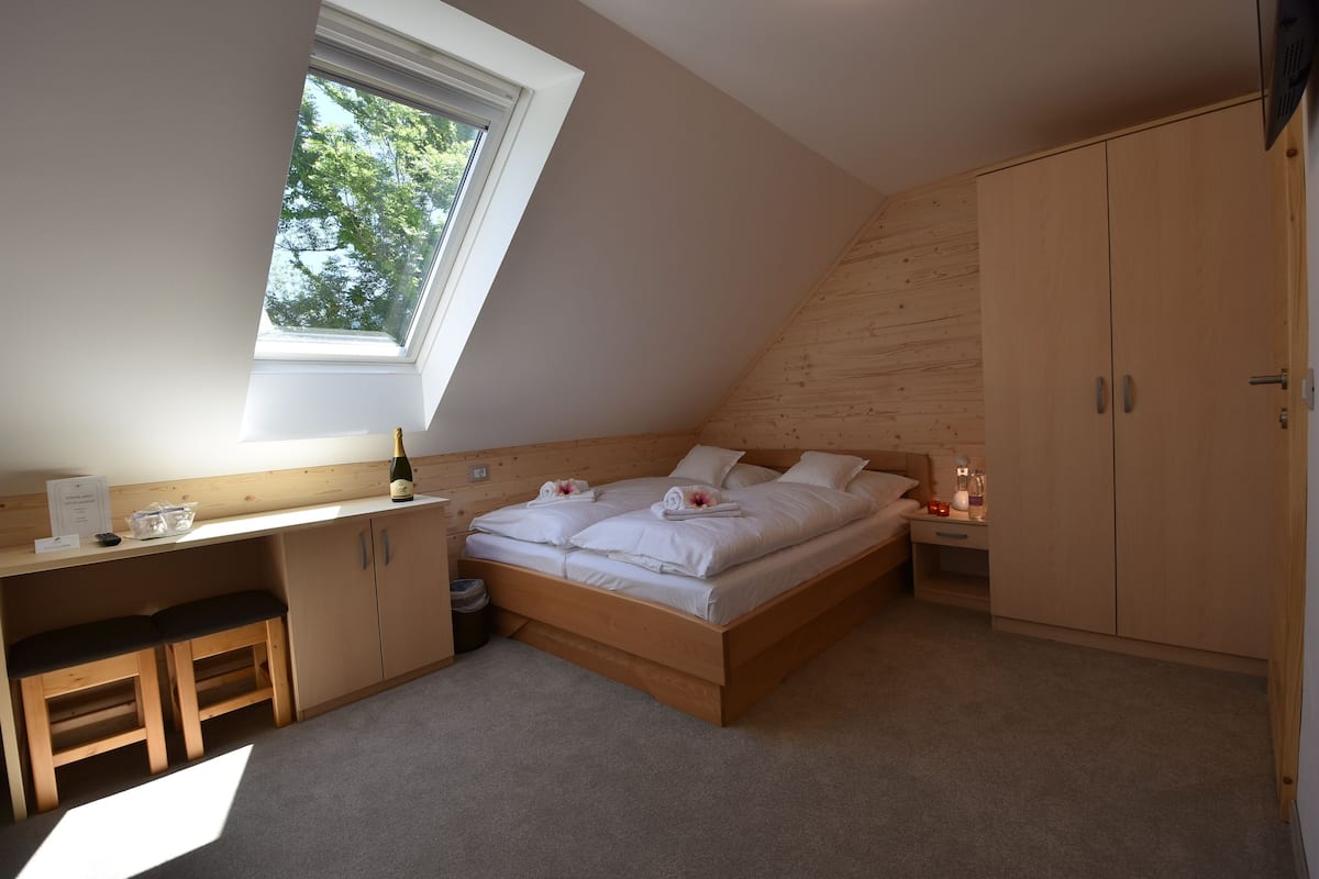Double room, mountain view | 1 bedroom, Egyptian cotton sheets, pillowtop beds, desk
