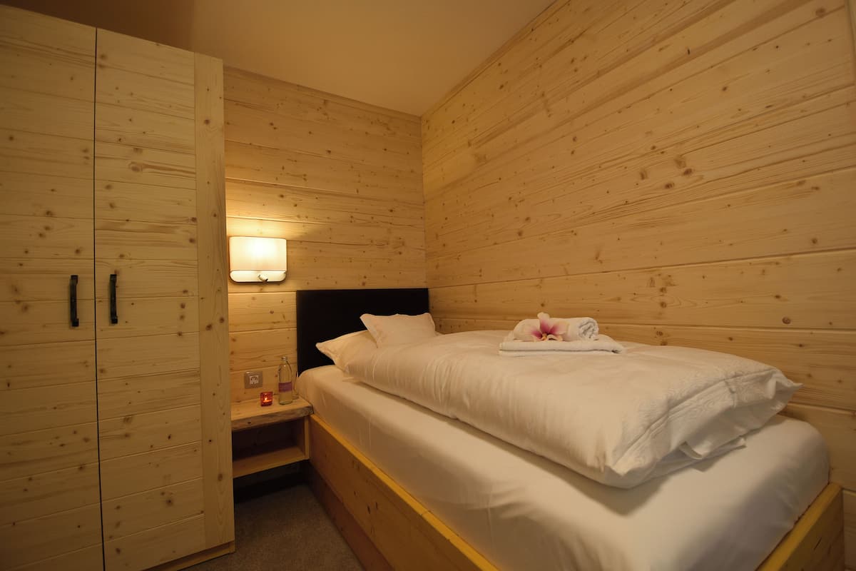 Kamar Single, 1 Tempat Tidur Twin, pemandangan danau terbatas | 1 kamar tidur, seprai katun Mesir, dan bantalan ekstra lembut