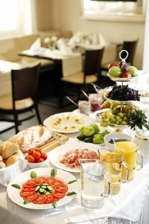 Desayuno buffet todos los días (con cargo)