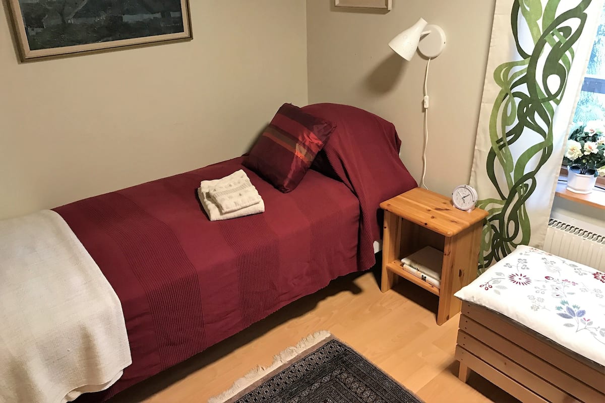 1 sovrum, sängtillbehör av högsta kvalitet och Select Comfort-madrasser