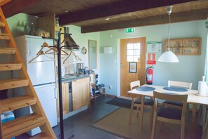 Stovetop, coffee/tea maker, electric kettle - Mattisgården Bed & Breakfast (Klippan)