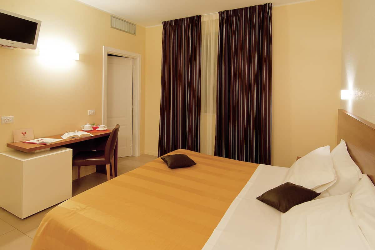 Camas Select Comfort, frigobar, escrivaninha, quartos à prova de som
