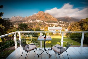 Unclassified image, 2 of 29, button - Art Gallery Guesthouse Thandekayo (Cape Town)