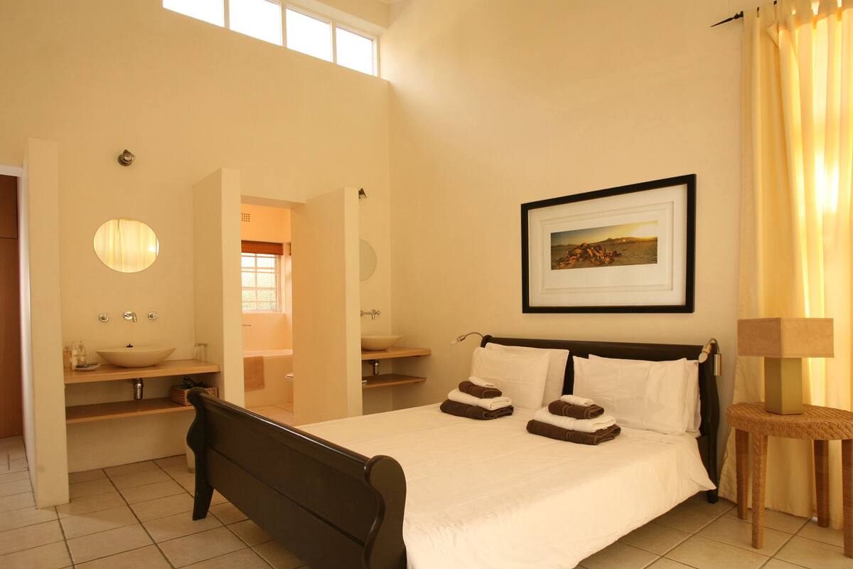 Standard Room (Arum Lilly) | Premium bedding, down duvets, minibar, in-room safe