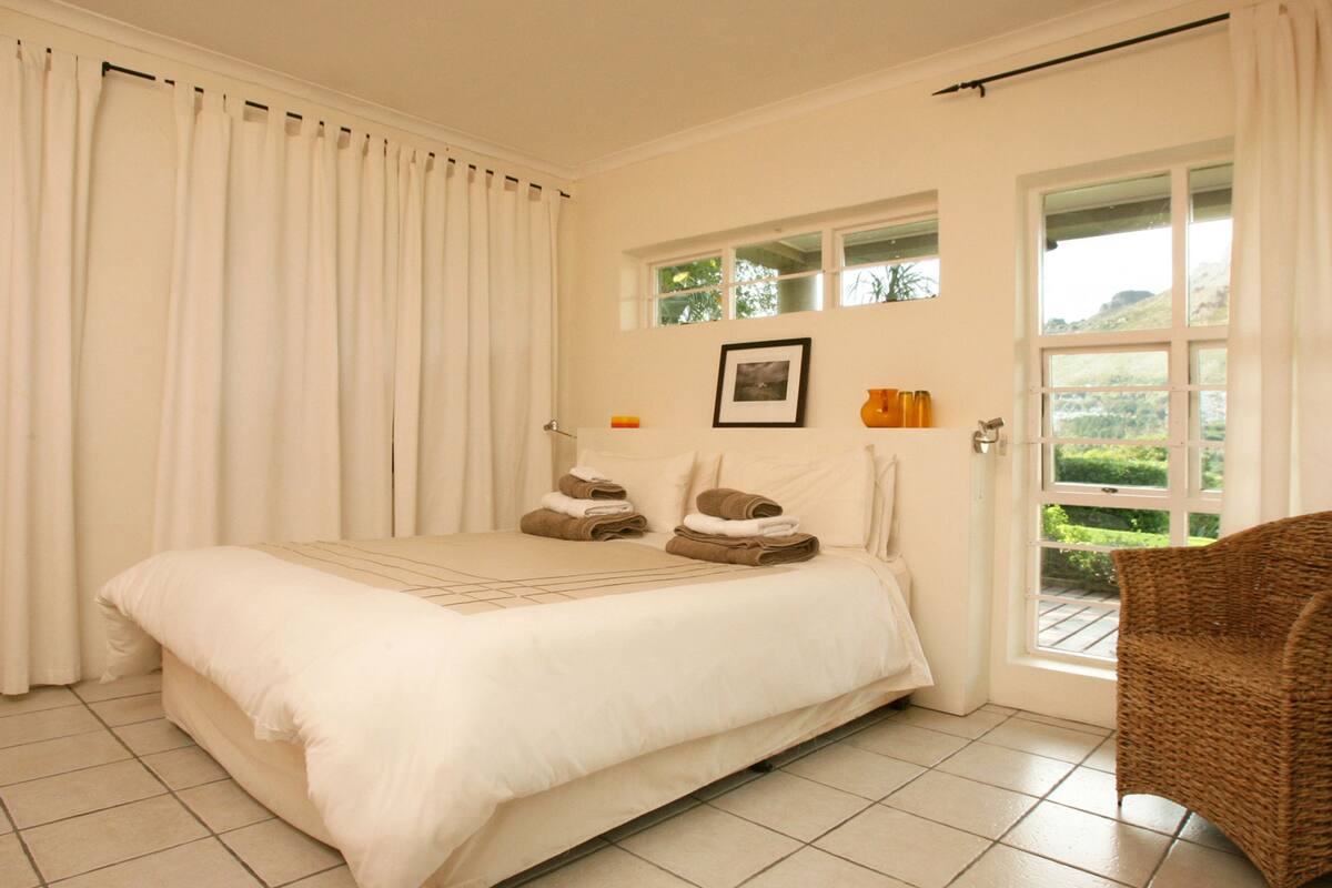 Standard Room (Aloe) | Premium bedding, down duvets, minibar, in-room safe