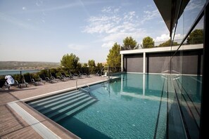 Couples treatment room(s), sauna, hot tub, steam room