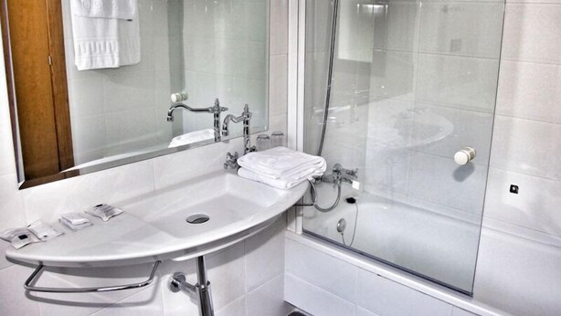 Bathroom - Hotel Balneario de Zújar (Zujar)