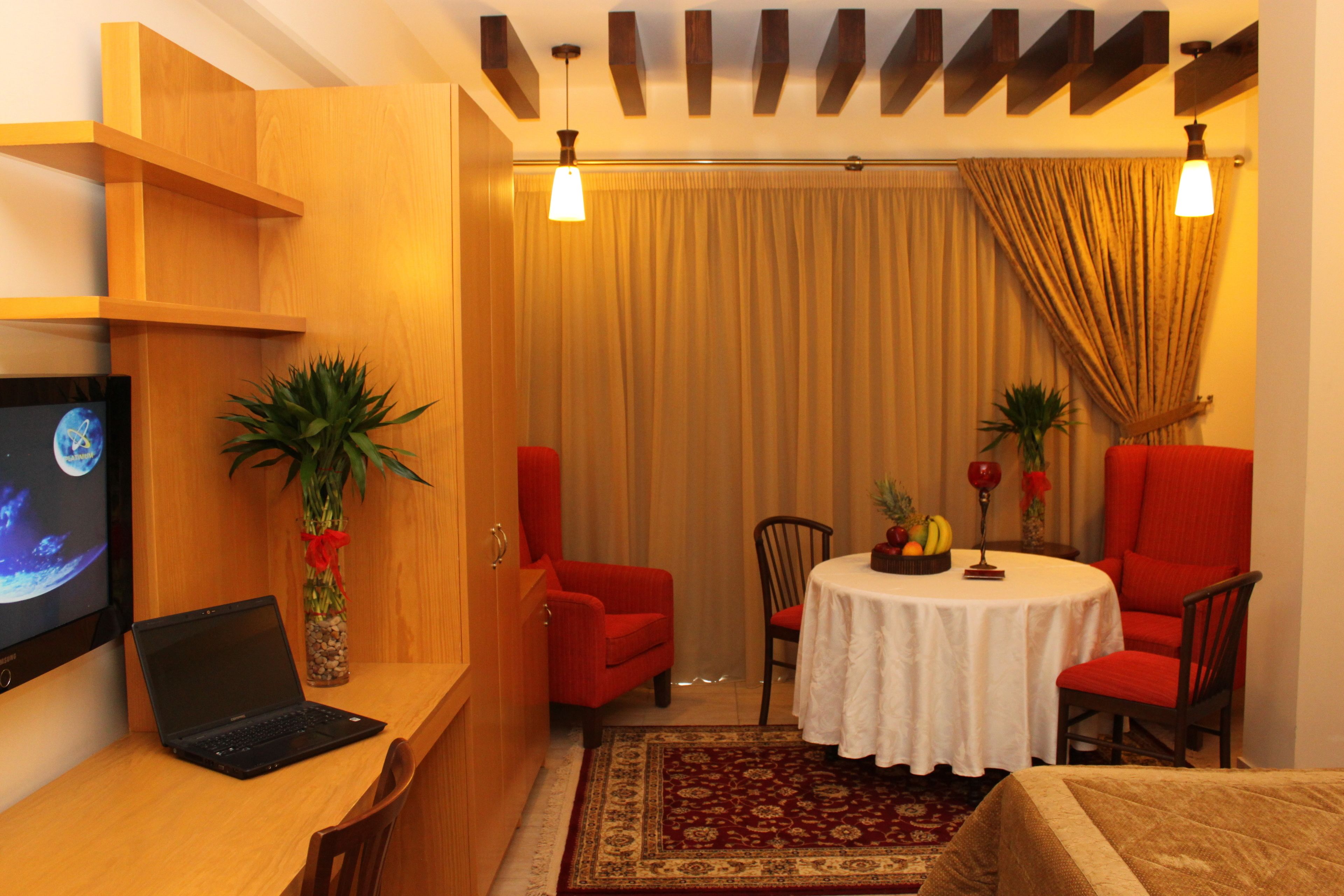 Executive Suite | Egyptian cotton sheets, premium bedding, minibar, in-room safe