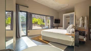 20 bedrooms, premium bedding, minibar, in-room safe