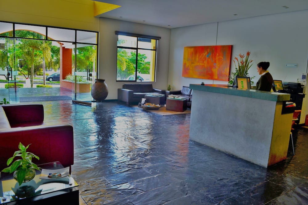 Hotel Pinares Plaza