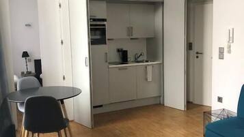 Appartement | Literie de qualité supérieure, bureau, fer et planche à repasser