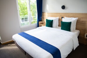 Klassieke tweepersoonskamer | Luxe beddengoed, een bureau, een strijkplank/strijkijzer, gratis wifi