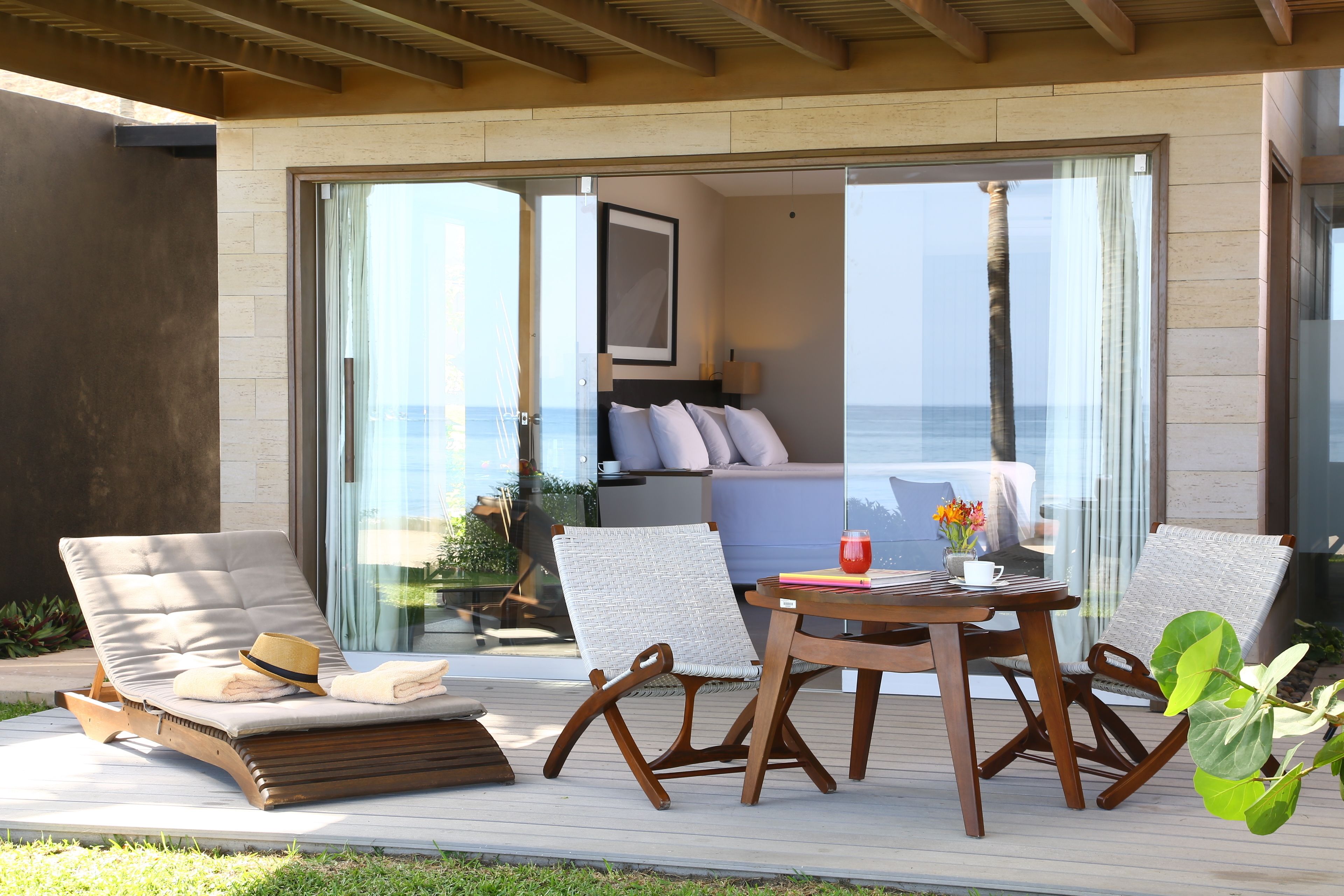 Beachfront Suite | Premium bedding, minibar, in-room safe, blackout curtains