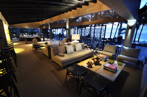Breakfast, lunch, dinner served; local and international cuisine  - Arennas Mancora (Máncora)