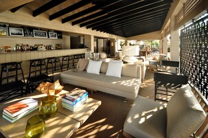 Breakfast, lunch, dinner served; local and international cuisine 