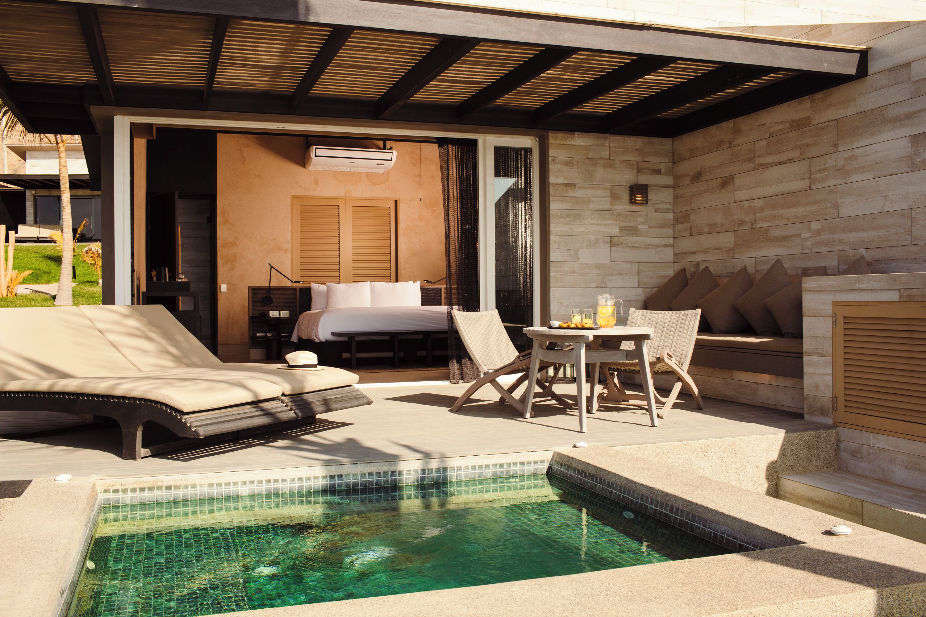 Beachfront Suite with Dip Pool | Terrace/patio