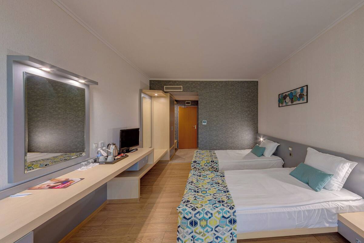 1 soverom, minibar, safe på rommet og skrivebord