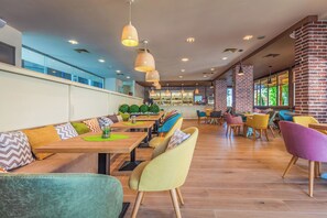 Snack bar - Hotel Marina Palace, Affiliated by Meliá (Nessebar)