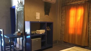 Premium bedding, blackout curtains, soundproofing, free WiFi - Chez Youssef (Taouz)