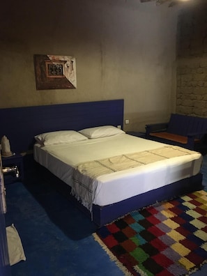Premium bedding, individually decorated, blackout curtains - Chez Youssef (Taouz)