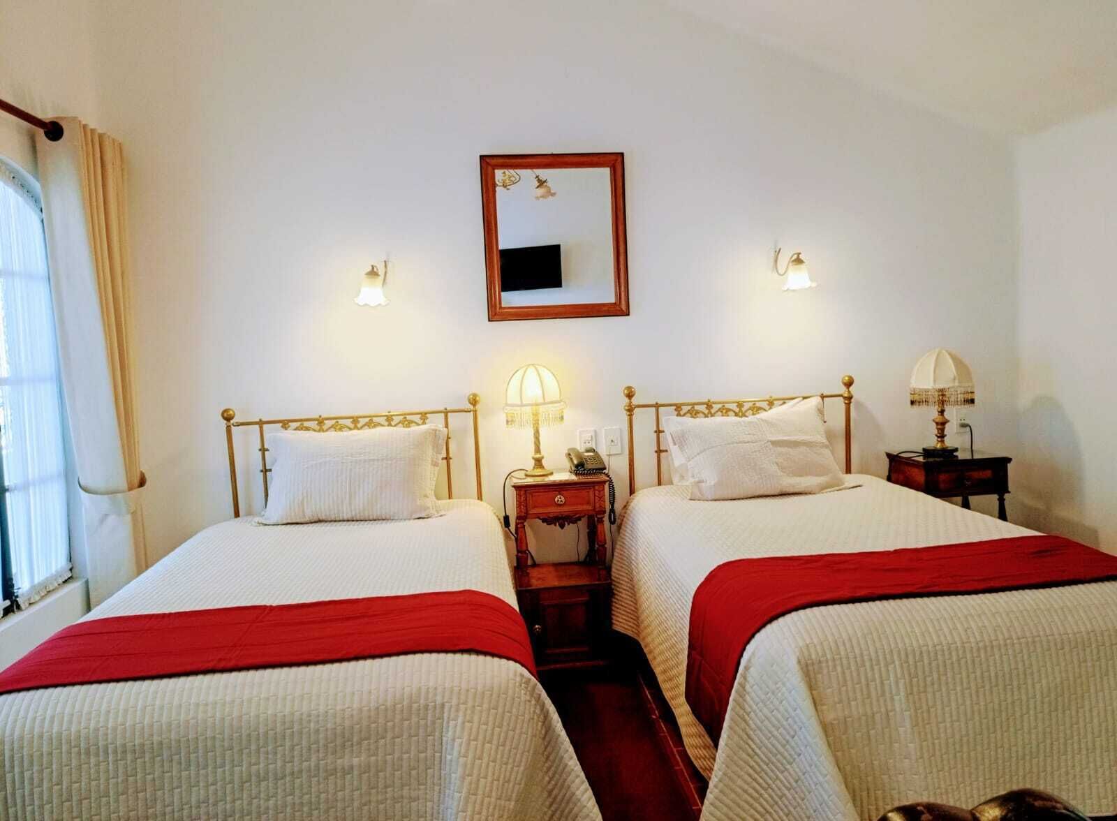 Habitación Deluxe con 2 camas individuales, 1 habitación, baño privado | Sábanas de algodón egipcio y ropa de cama de alta calidad 
