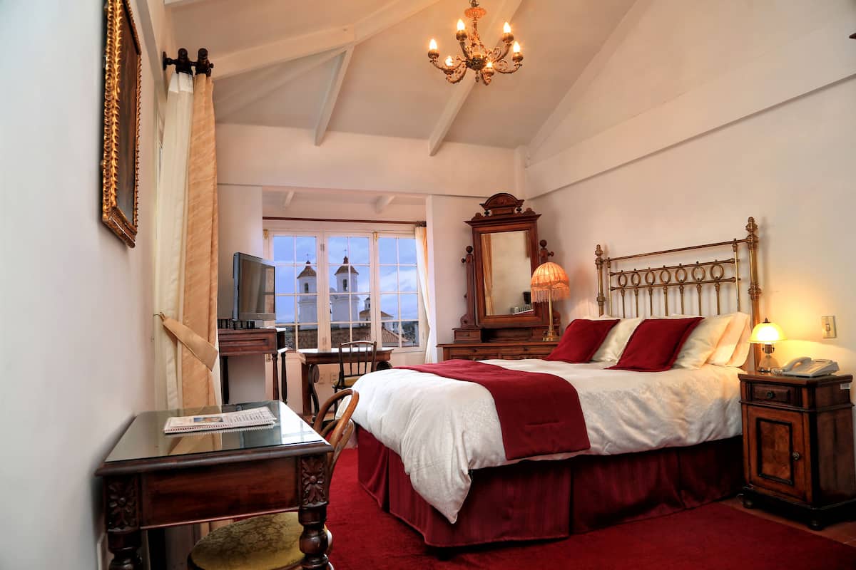 junior suite, 1 bedroom, private bathroom | 1 bedroom, egyptian cotton sheets, premium bedding, in-room safe