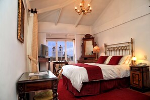 Junior Suite, 1 Bedroom, Private Bathroom | Egyptian cotton sheets, premium bedding, in-room safe - Hotel de Su Merced (Sucre)