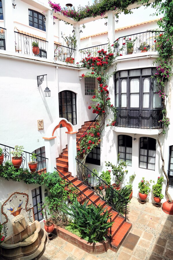 Deluxe Triple Room, 1 Bedroom, Private Bathroom | Courtyard view - Hotel de Su Merced (Sucre)