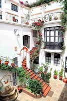 Deluxe Τρίκλινο Δωμάτιο, 1 Υπνοδωμάτιο, Ιδιωτικό Μπάνιο | Θέα στην αυλή